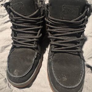 DC winter boots size 7 men’s black